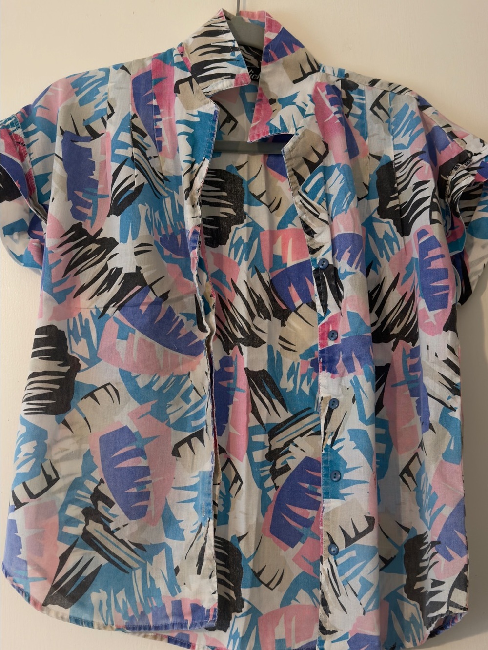 Vtg Abstract Print Short-Sleeve Button-Down Shirt in Blue & Pink